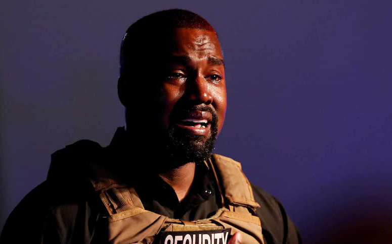 Kanye West đấm fan không trượt phát nào do dám xin chữ kí, thật sự cạn lời với &quot;trùm thị phi&quot;!