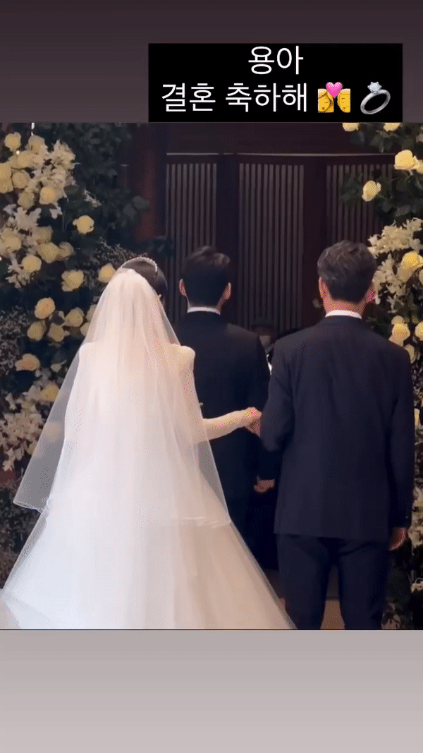 Top 1 Naver: Ahn Jae Hyun bỗng tung 1 bức hình cưới, netizen dậy sóng nghi nam tài tử tái hôn sau hơn 2 năm ly dị Goo Hye Sun - Ảnh 4.