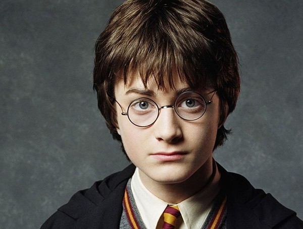 Cưng xỉu phim của Daniel Radcliffe trước Harry Potter: Đụng độ cả hội Giáo sư Hogwarts, diễn đỉnh thế nào mà nước Anh ngỡ ngàng? - Ảnh 1.