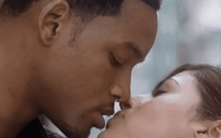 Sốc với nụ hôn bốc mùi nhất nhì Hollywood: Nữ chính &quot;hủy diệt&quot; Will Smith bằng một món ăn khó ngửi, thái độ của cả hai giờ mới bất ngờ!