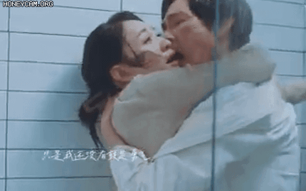 Choáng với màn cưỡng hôn của Chung Hán Lương ở phim mới, &quot;anh chú&quot; bạo cỡ nào mà khiến bạn diễn rụng rời suýt xỉu?