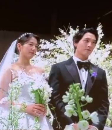 Lee Hong Ki và mỹ nam EXO hát tại đám cưới Park Shin Hye: Cô dâu rưng rưng nước mắt, chú rể làm 1 hành động khiến dân tình tan chảy! - Ảnh 7.