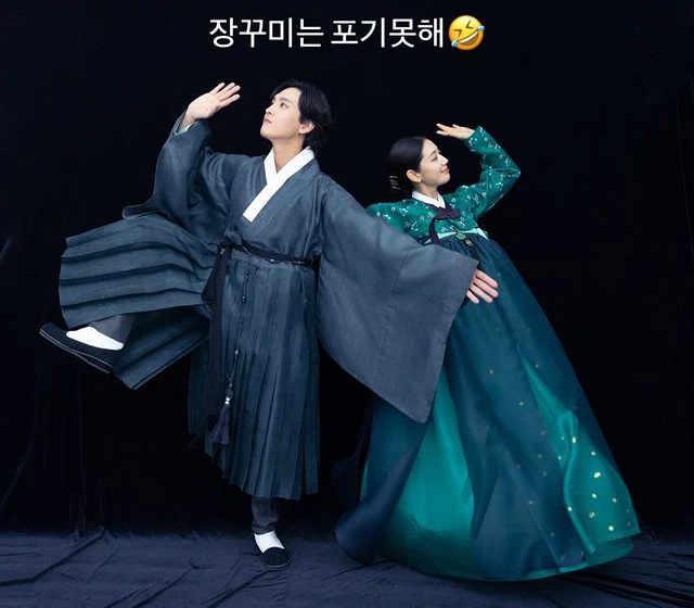 Park Shin Hye có động thái đầu tiên sau siêu hôn lễ: Đăng ảnh diện Hanbok xinh xỉu, nhưng ảnh lầy lội với ông xã tài tử còn gây chú ý hơn - Ảnh 4.