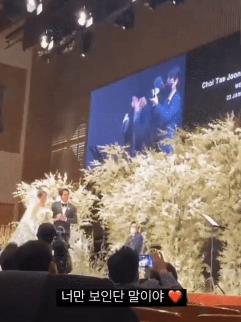 Lee Hong Ki và mỹ nam EXO hát tại đám cưới Park Shin Hye: Cô dâu rưng rưng nước mắt, chú rể làm 1 hành động khiến dân tình tan chảy! - Ảnh 3.