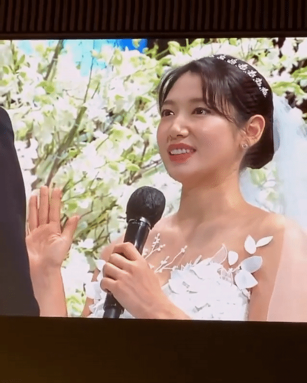 Park Shin Hye lộ dấu hiệu tăng cân rõ rệt trong siêu hôn lễ, mẹ bỉm sữa mũm mĩm mà vẫn đẹp lộng lẫy quá trời - Ảnh 4.