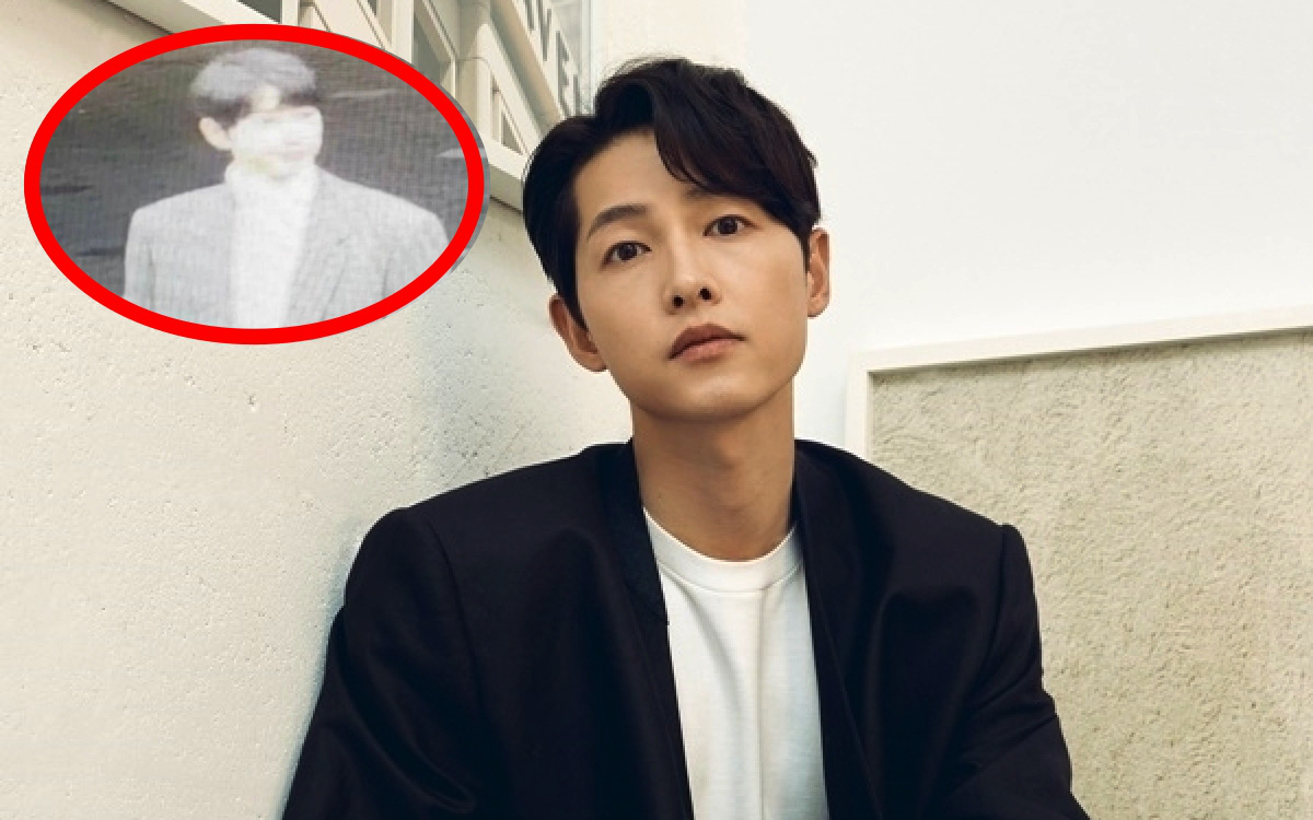 Lộ hình ảnh đầu tiên của Song Joong Ki ở hậu trường phim mới, trang phục &quot;cổ lỗ sĩ&quot; có dìm được anh?