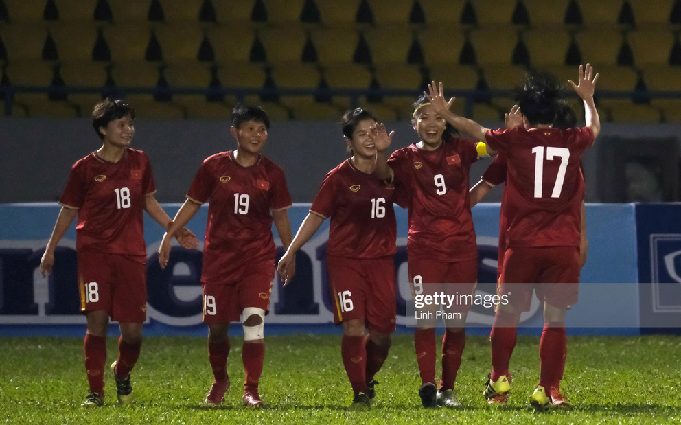 Thi đấu quả cảm để gieo sầu cho Myanmar, tuyển nữ Việt Nam vào tứ kết giải châu Á, tiến gần tới tấm vé dự World Cup