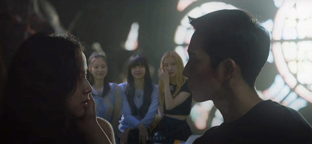 Jennie - Lisa (BLACKPINK) ghen ra mặt khi Jisoo hôn Jung Hae In, tới mức nào mà chị cả phải ra sức dỗ dành? - Ảnh 5.