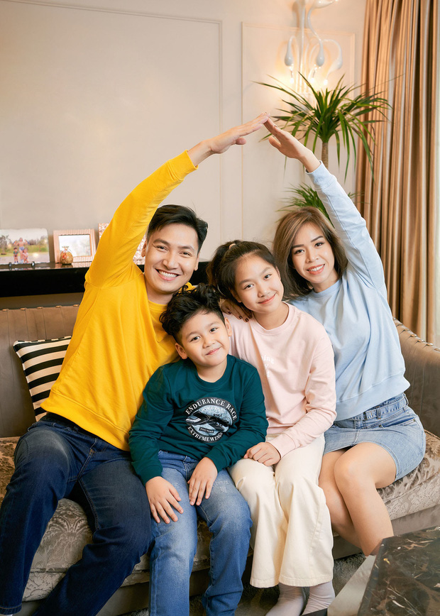Cặp vợ chồng Vbiz bị bắt gặp đi ăn chiều cuối năm, rất giản dị nhưng không qua được tai mắt paparazzi - Ảnh 5.