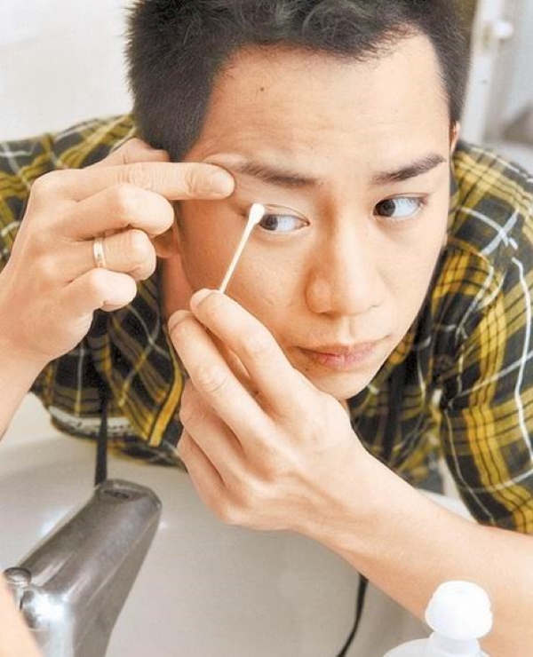 6 kiểu gỉ mắt bất thường cảnh báo bệnh nhãn khoa - Ảnh 2.