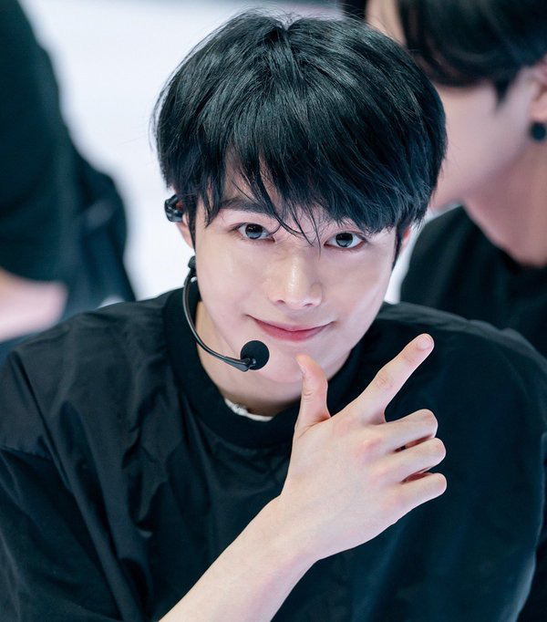 Giấy bo góc Kpop giờ có cả tiếng Việt, thầy Hưng Hanbin khéo dạy đồng đội thả thính mượt quá! - Ảnh 3.