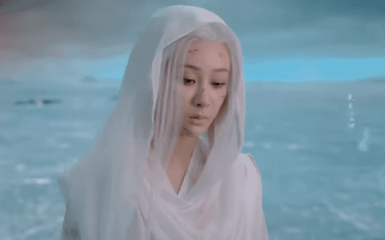 Dương Tử khoe tóc trắng như bà già, cặp kè Thành Nghị “yếu nhớt” ở phim mới: Netizen phán luôn “Hương Mật bản phèn đây rồi!”
