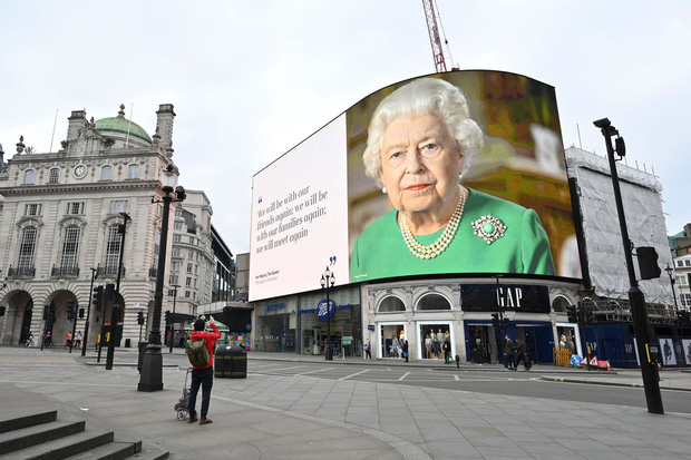 Cuộc đời lẫy lừng của Nữ hoàng Elizabeth II qua ảnh: Nữ tướng quyền lực cai trị ngai vàng lâu nhất trong lịch sử các vương triều nước Anh - Ảnh 33.