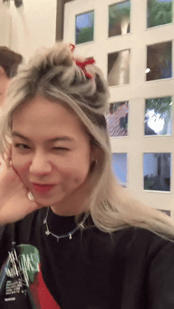 Tóm tắt mấy ngày đầu năm: Đồng chí tlinh gây bão MXH, lên đồ lia lịa chiều lòng dân mạng bắt trend - Ảnh 1.