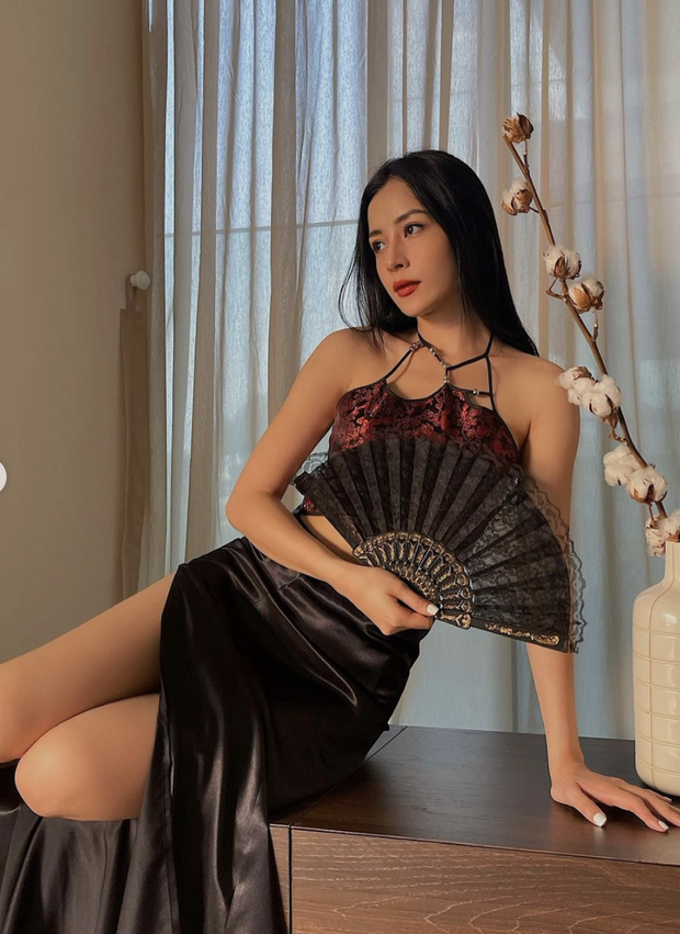 Chi Pu diện đồ mỏng tang khoe body cực bốc, ơ kìa bàn tay hư ngay vòng 1 khiến dân tình không thể rời mắt - Ảnh 5.
