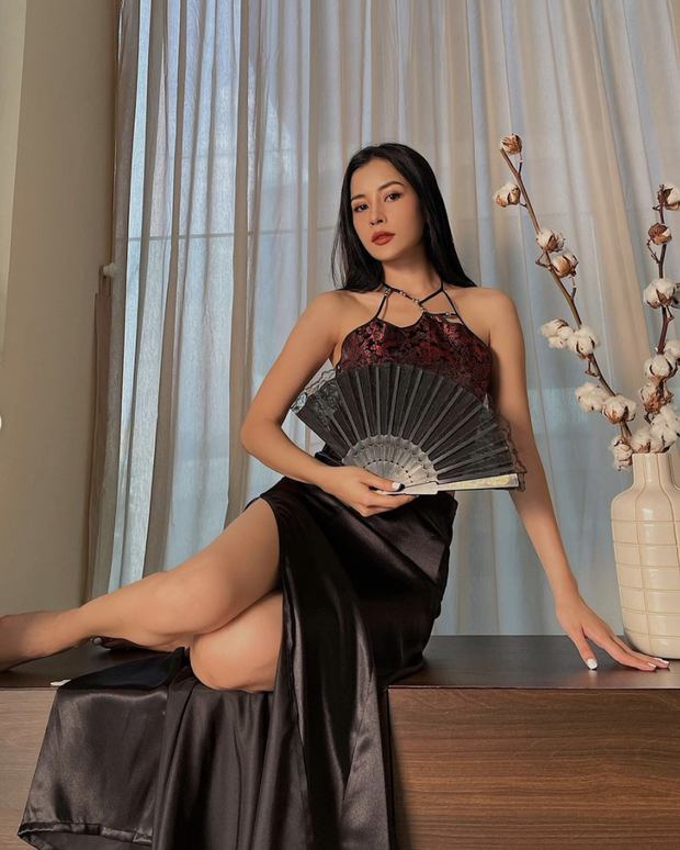 Chi Pu diện đồ mỏng tang khoe body cực bốc, ơ kìa bàn tay hư ngay vòng 1 khiến dân tình không thể rời mắt - Ảnh 6.