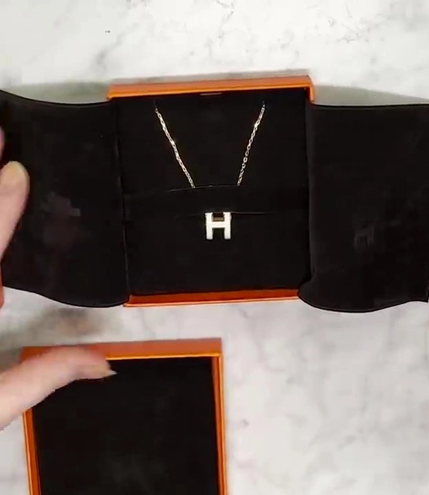 Mạo hiểm chi 160 triệu đấu giá container thất lạc, nữ YouTuber trúng đậm kho báu hàng hiệu Hermes, Louis Vuitton, Gucci... trị giá hơn 1 tỷ đồng - Ảnh 6.