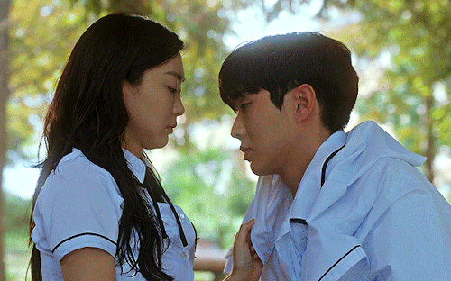 Top 6 nụ hôn thanh xuân vườn trường đẹp nhất màn ảnh Hàn: Sâu đậm như Our Beloved Summer vẫn chưa sốc bằng cảnh này ở Reply 1988!