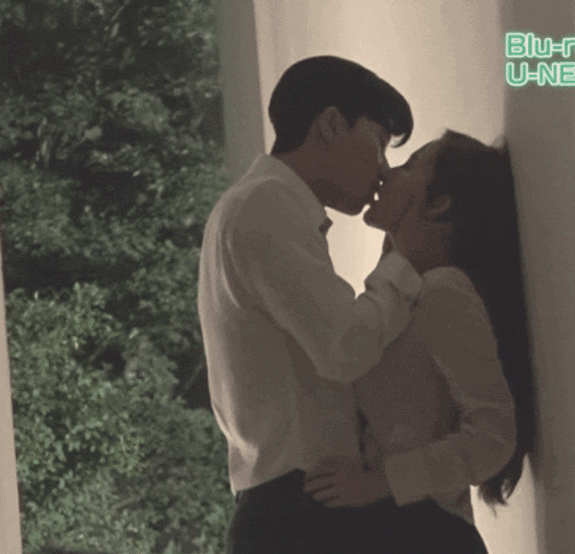 4 hậu trường cảnh hôn ngọt ăn đứt trên phim: Song Kang đòi tới bến với Han So Hee, đôi cuối xem mà ngại - Ảnh 10.