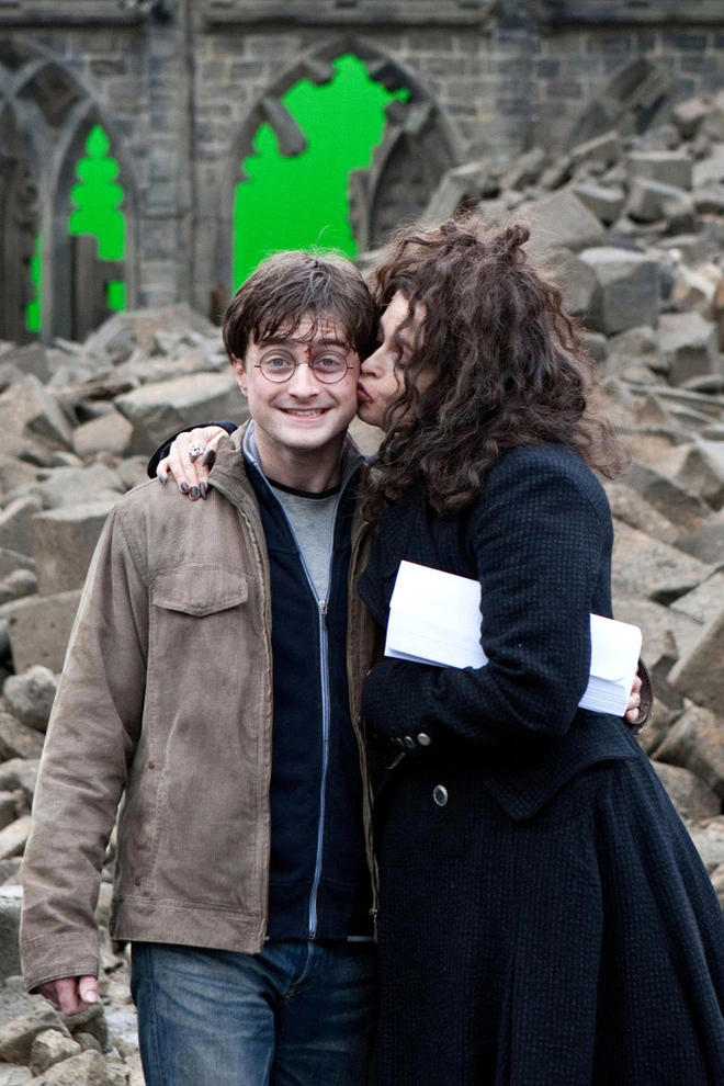 Harry Potter có tới 4 pha phim giả tình thật: Emma Watson đổ gục vì trai đẹp, sốc nhất là Daniel Radcliffe phải lòng đàn chị U50 - Ảnh 8.