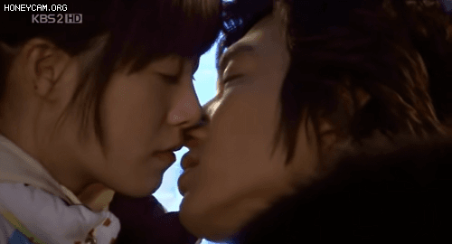 Quá chán nụ hôn của cặp Vườn Sao Băng bản Thái: Chàng hôn nàng như cá đớp mồi, thua xa Lee Min Ho - Goo Hye Sun vạn dặm! - Ảnh 6.