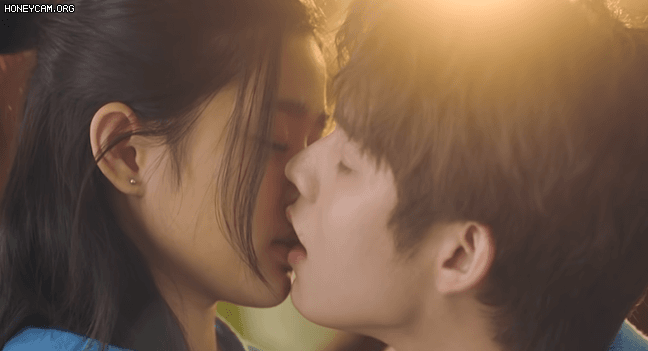 Quá chán nụ hôn của cặp Vườn Sao Băng bản Thái: Chàng hôn nàng như cá đớp mồi, thua xa Lee Min Ho - Goo Hye Sun vạn dặm! - Ảnh 3.