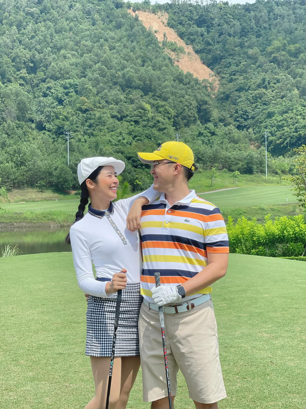 Thảm golf Vbiz chứng kiến màn so kè visual của dàn mỹ nhân: Đỗ Mỹ Linh - Hương Giang bất phân thắng bại - Ảnh 5.