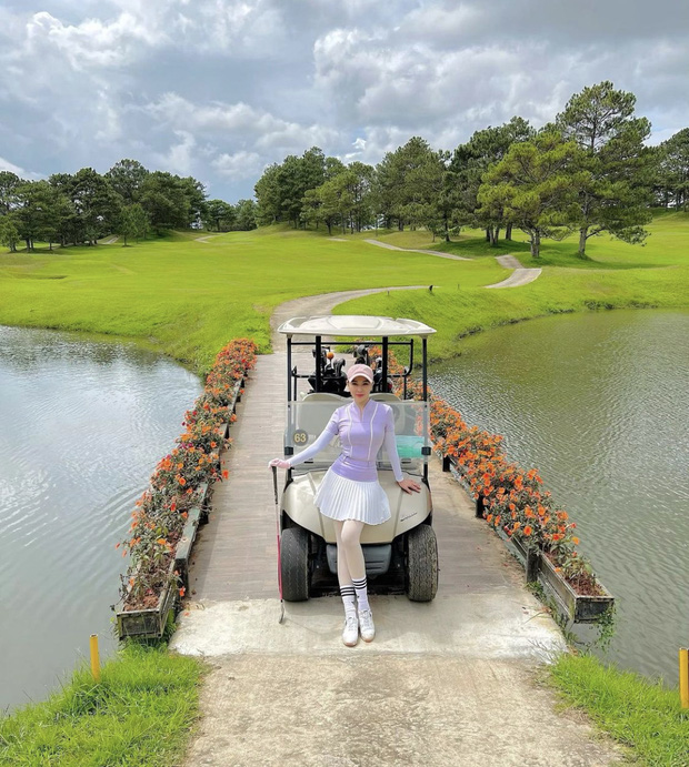 Thảm golf Vbiz chứng kiến màn so kè visual của dàn mỹ nhân: Đỗ Mỹ Linh - Hương Giang bất phân thắng bại - Ảnh 11.