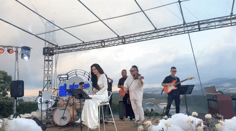 Đông Nhi bị chê khả năng hát live qua livestream, khán giả trực tiếp có mặt xem show tại Đà Lạt nói gì? - Ảnh 6.
