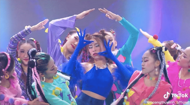 Hoàng Thùy Linh diễn live See Tình được khen như idol Kpop, nhưng bản remix tóp tóp viral quá nên nghe bản gốc cứ thấy sai sai - Ảnh 4.