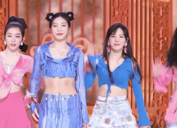1 thành viên Red Velvet chiếm trọn spotlight với nụ cười triệu view làm minh chứng: Con gái đẹp nhất khi yêu! - Ảnh 3.