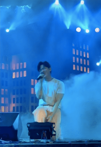 Xót xa: hậu Covid-19, Hoàng Dũng chới với khi lên nốt cao, thở dài quăng micro xuống sàn sân khấu và giơ tay lên trời đầy bất lực! - Ảnh 3.