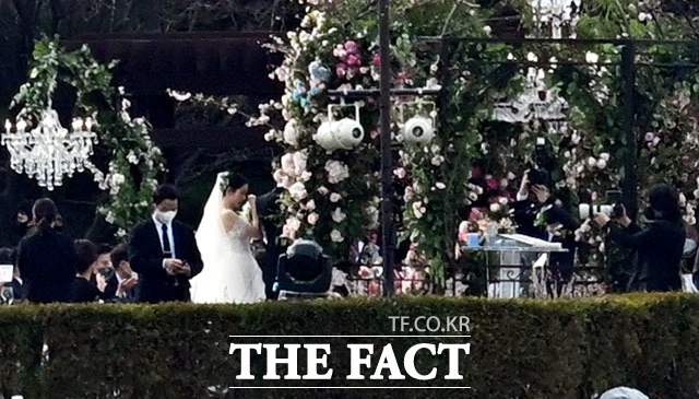 Toàn cảnh siêu đám cưới Hyun Bin và Son Ye Jin: Cô dâu bật khóc thề nguyện, Yoona và dàn sao khủng chụp ảnh kỷ niệm, Song Joong Ki và dàn siêu xe chiếm spotlight - Ảnh 19.