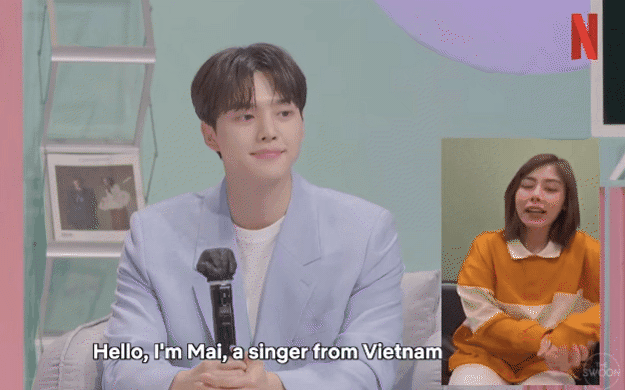 Mai Âm Nhạc giới thiệu là ca sĩ Việt Nam đặt câu hỏi cho Song Kang, thật đến nỗi netizen tưởng ghép