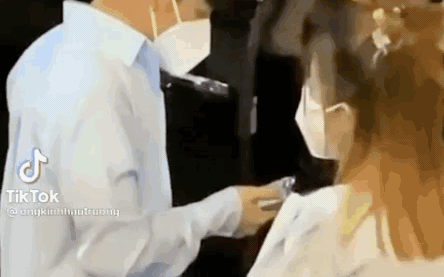 1 cặp đôi Vbiz bị "tóm gọn" diện đồ đôi đi dạo phố, hint hẹn hò rõ ràng quá rồi!