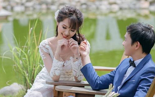 Ngân Sát Thủ bất ngờ khoe ảnh mặc váy cưới cùng trai lạ, netizen đặt nghi vấn lên xe hoa sau hơn 1 năm chia tay ViruSs