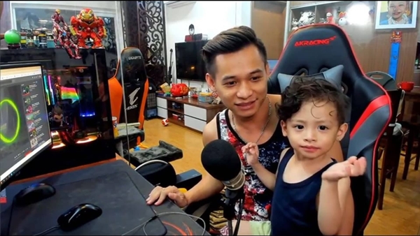 Dàn “quý tử” của hội streamer thay nhau debut, dân tình ngỡ ngàng trước khả năng chơi game “đỉnh của chóp” cùng loạt khoảnh khắc dở khóc dở cười - Ảnh 1.