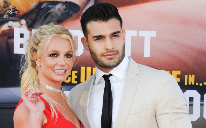 HOT: Britney Spears chính thức kết hôn với bạn trai người mẫu kém 13 tuổi sau khi thông báo mang thai?