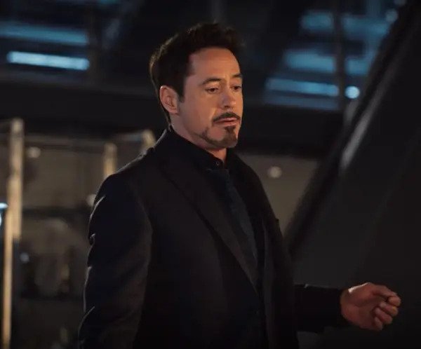 Bí mật thú vị đằng sau phục trang Marvel: WandaVision tung hint qua màu sắc, Iron Man giàu vậy mà mặc đồ secondhand? - Ảnh 2.