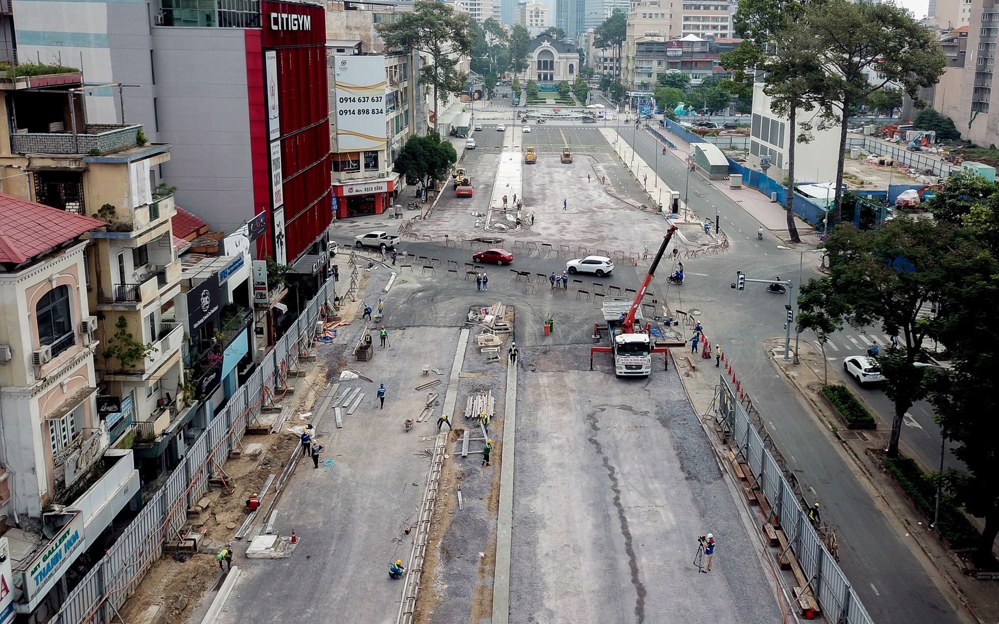 Rào chắn Metro trên “đất vàng” quận 1 được tháo dỡ, mở ra không gian đi bộ mới cho người dân TP.HCM