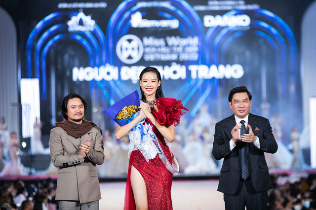 1 ngày trước Chung khảo Miss World Vietnam 2022, 64 thí sinh mặc áo mưa tập duyệt, ai sẽ có cơ hội bước tiếp? - Ảnh 5.