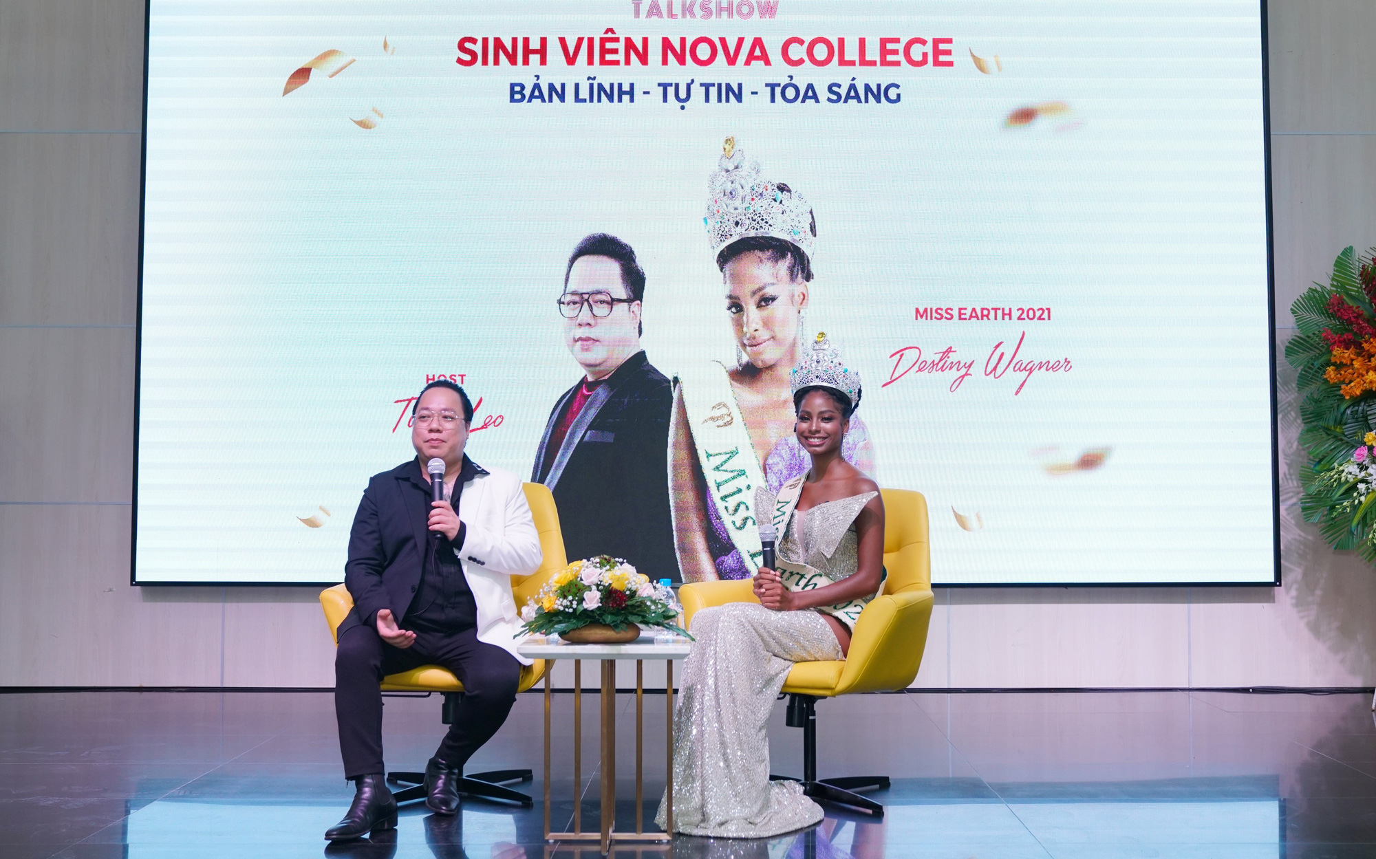 Gặp gỡ sinh viên Nova College khiến Miss Earth 2021 thán phục trước cách trả lời sâu sắc và tiếng Anh lưu loát