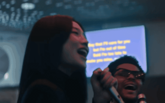 &quot;Tóm sống&quot; mỹ nhân Squid Game đình đám xứ Hàn vui vẻ hát karaoke trong phòng riêng với The Weeknd!