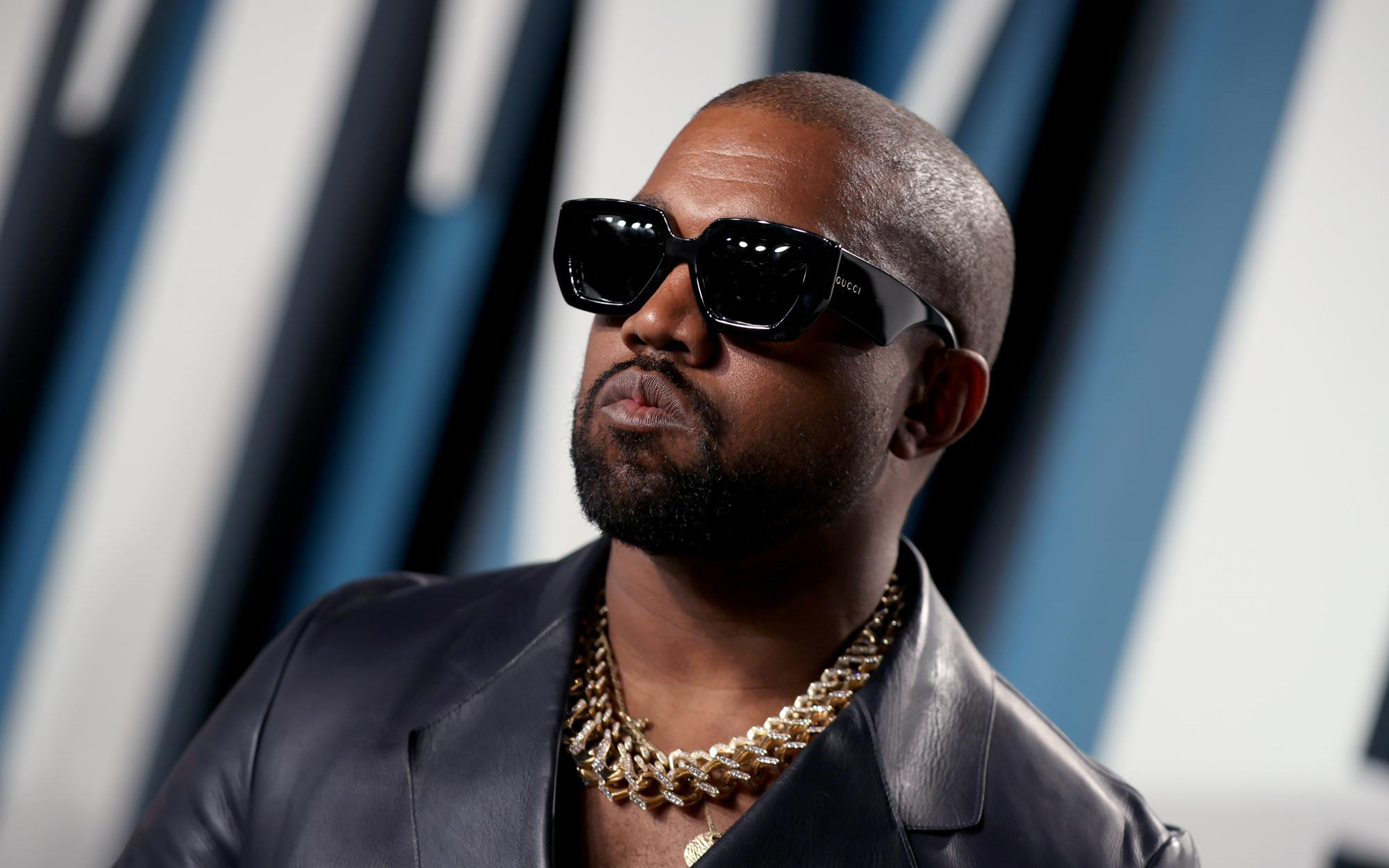 &quot;Quậy đục nước&quot; trong năm 2022 nhưng Kanye West vẫn là nghệ sĩ giàu nhất thế giới, tình địch có nằm mơ cũng không bằng số lẻ!