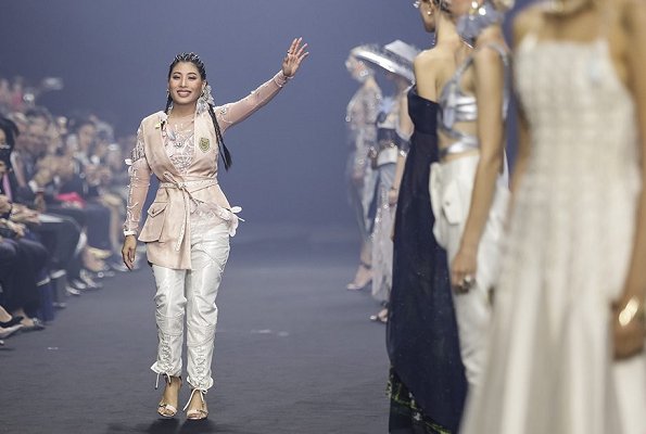 Nàng Công chúa Thái Lan 9 tuổi mới được công nhận danh phận: Nhan sắc “rất lạ” mà gu thời trang thì đỉnh cấp, ai dám chê phải ngồi tù - Ảnh 6.