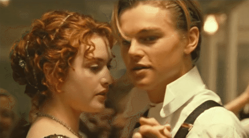 Sao nhí Titanic gây sốc với nhan sắc U30: Mới ngày nào xinh như búp bê, từng “hẹn hò” Leonardo DiCaprio như nào mà netizen ghen xỉu?   - Ảnh 1.