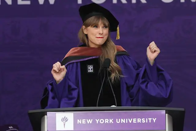 Trọn vẹn bài diễn văn truyền cảm hứng của Tiến sĩ Taylor Swift: Khi chúng ta mất đi nhiều thứ, chúng ta cũng sẽ đạt được nhiều thứ - Ảnh 4.