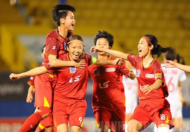 Cô gái vàng Huỳnh Như: Không bỏ dở việc học dù bận theo đuổi đam mê, 4 lần giành Quả bóng vàng nữ Việt Nam - Ảnh 4.