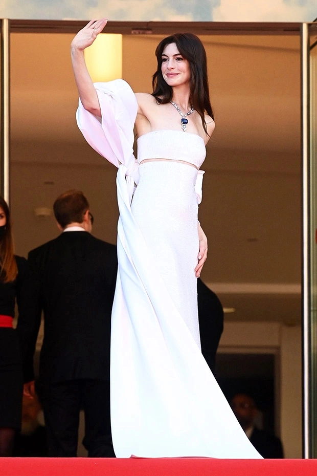 Anne Hathaway đích thị là nữ hoàng tại LHP Cannes 2022! - Ảnh 3.