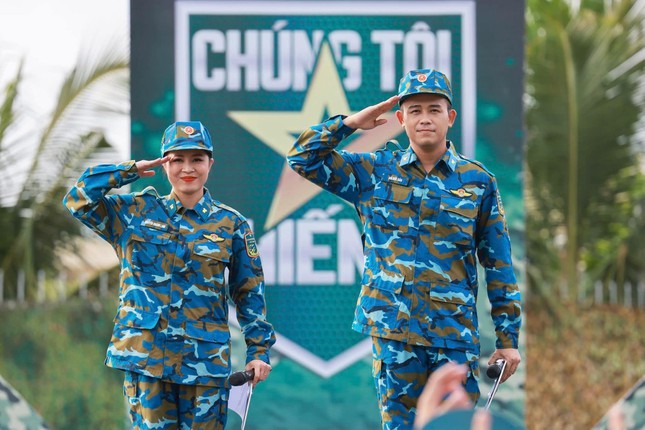 BTV Hoàng Linh ngậm ngùi nói lời chia tay chương trình ‘Chúng tôi là chiến sĩ’ - Ảnh 16.